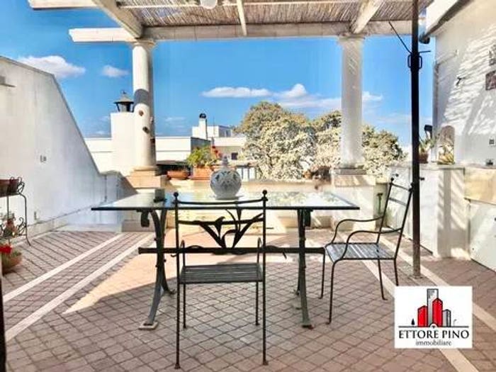 Casa con 6 locali in vendita in Centro, Neviano