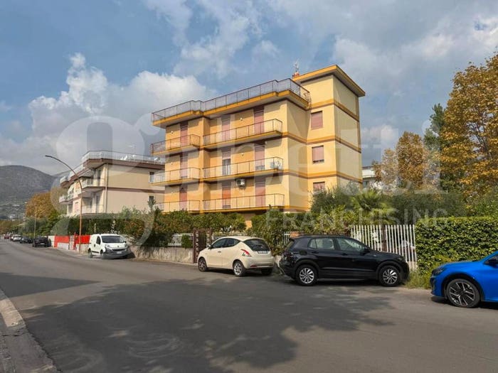 Appartamento con 5 locali in vendita in VIA PALAZZO, Centro, Formia