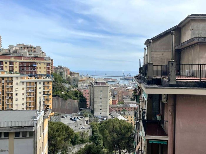 Appartamento quadrilocale in vendita in Via Napoli, Lagaccio, Genova
