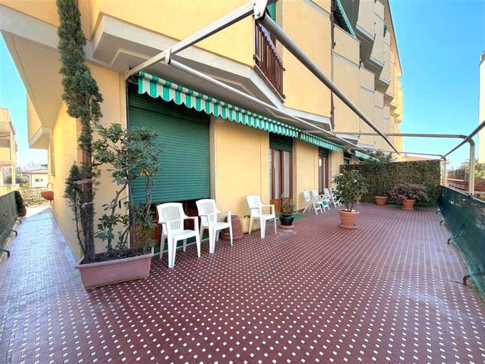 Appartamento quadrilocale in vendita in Marina di Massa Centro, Massa