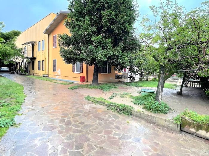 Appartamento con 6 locali in vendita in Via Achille Grandi, Castegnato