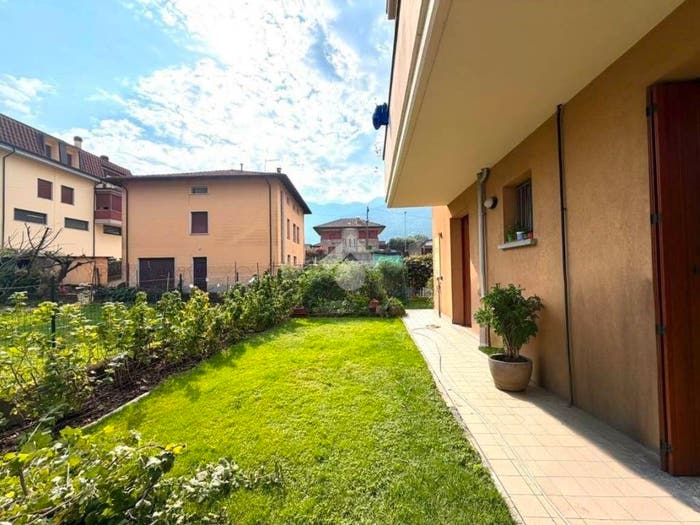 Appartamento trilocale in vendita in Via XXV Aprile, Centro, Artogne