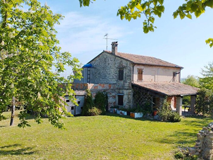 Casa con 6 locali in vendita in Via Bevano, Mombaroccio