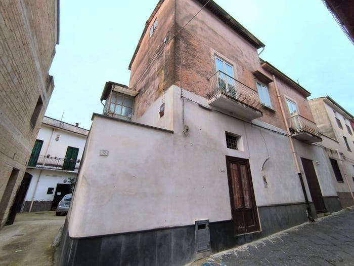 Appartamento trilocale in vendita in Via Parrocchia, Liveri