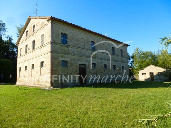 Casa con 6 locali in vendita in Località Asola, Montecosaro