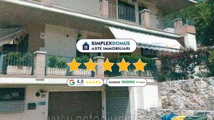 Appartamento con 6 locali in vendita in Via Lazio, Sant'Elia Bazzano, L'Aquila
