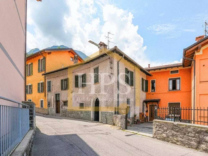 Casa con 6 locali in vendita in Via Wyatt, Centro, Menaggio