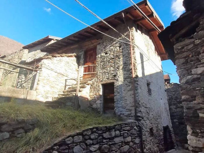 Casa bilocale in vendita in Livo