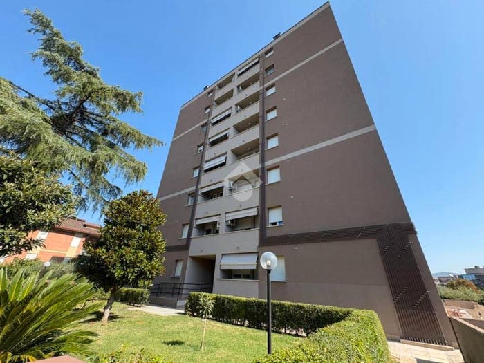 Appartamento quadrilocale in vendita in Via Velino, Bastia, Bastia Umbra