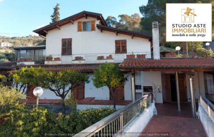 Casa con 6 locali in vendita in Via Privata delle Rose, Centro, Diano San Pietro