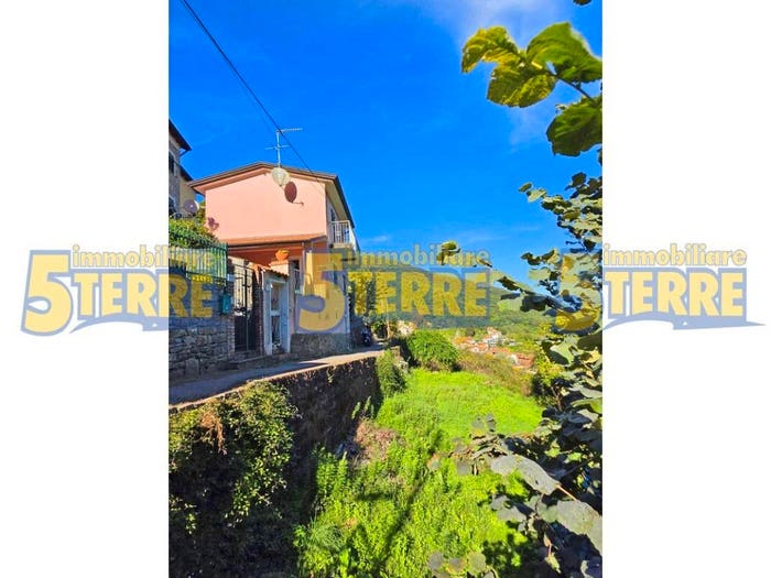 Casa quadrilocale in vendita in Via Fabio Filzi, Biassa, La Spezia