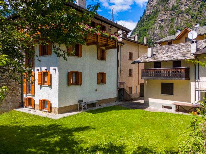 Appartamento trilocale in vendita in Via Corti, Centro, Campodolcino