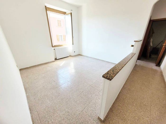 Appartamento quadrilocale in vendita in Via Buonviaggio, Migliarina, La Spezia