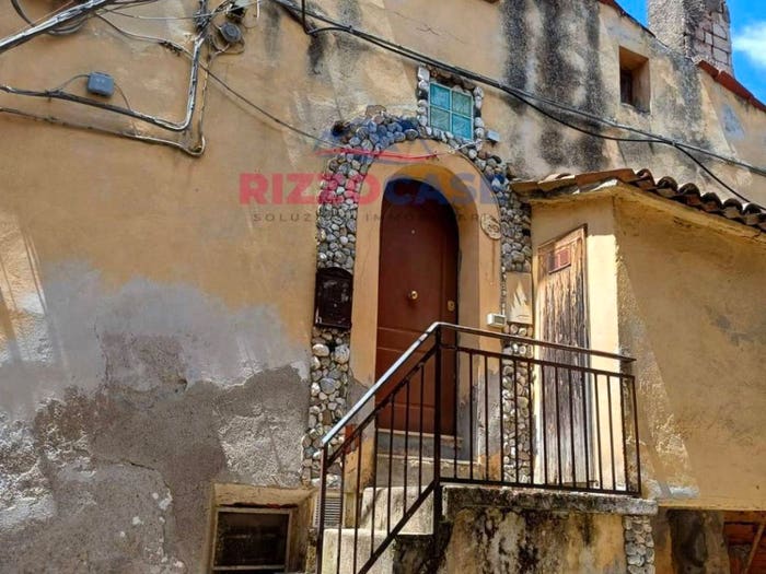 Casa quadrilocale in vendita in Via Giuseppe Rije, Centro, Celico