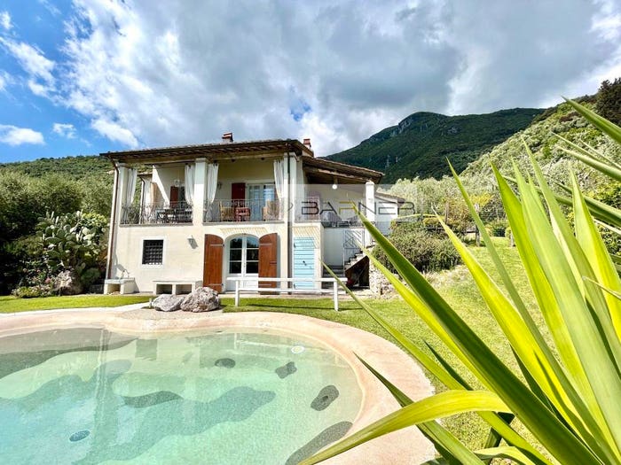Casa con 6 locali in vendita in Camaiore Paese, Camaiore