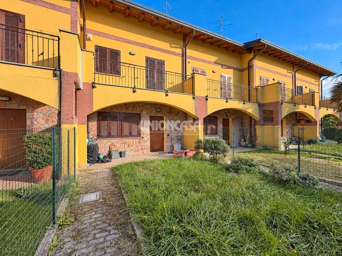 Casa quadrilocale in vendita in Via del Seprio, Lomazzo