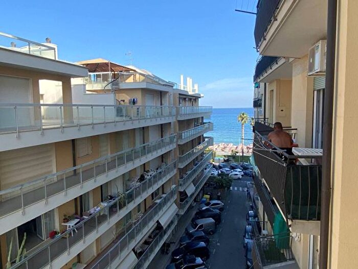 Appartamento con 5 locali in vendita in Loano
