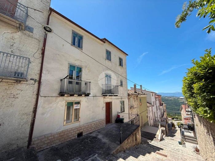 Casa con 6 locali in vendita in Vico macello, Montagano