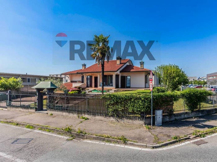 Casa con 5 locali in vendita in Via Settembrini, Centro, Lainate