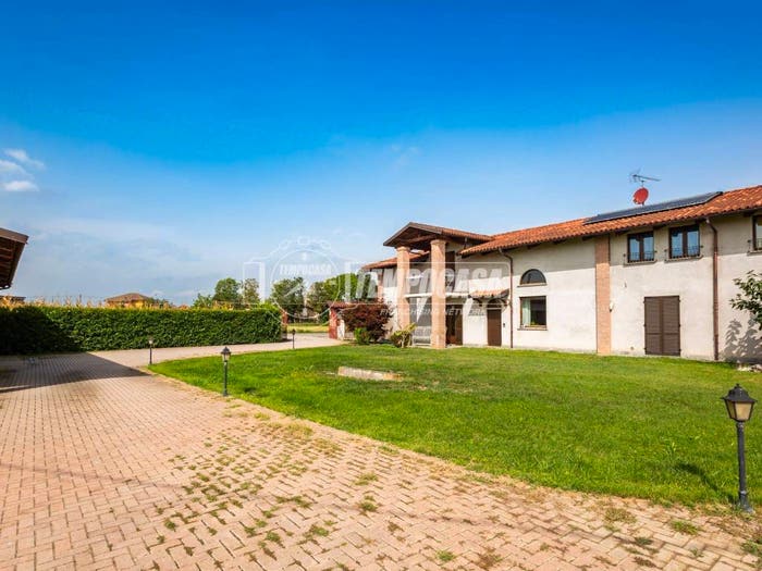 Casa con 6 locali in vendita in Via San Ciriaco, Genola