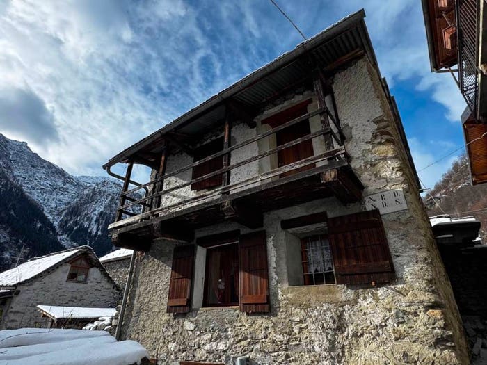 Casa bilocale in vendita in Frazione Schieranco, Antrona Schieranco
