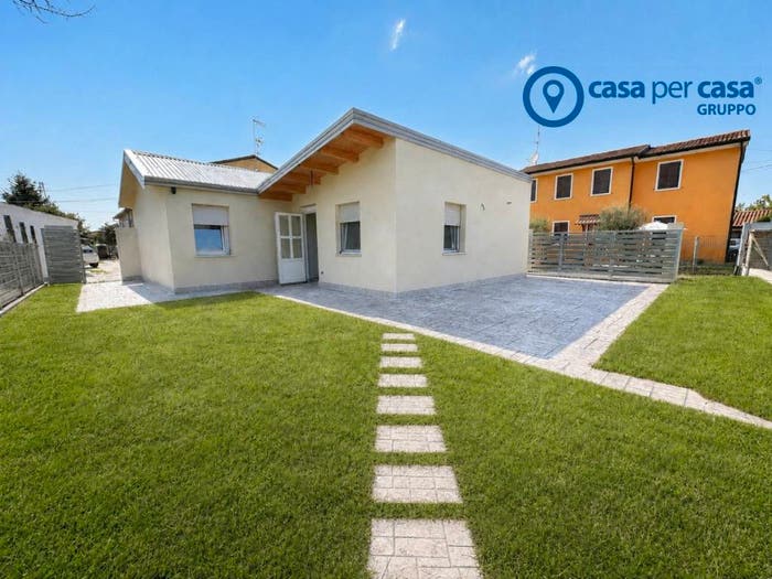 Casa bilocale in vendita in Adria Località Cengiaretto, Centro, Adria