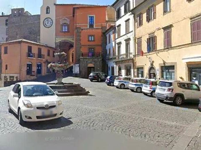 Appartamento quadrilocale in vendita in Corso Cavour Nn, Centro, Montefiascone