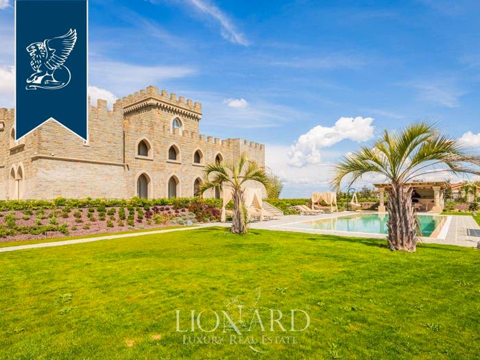 Casa con 6 locali in vendita in Buti