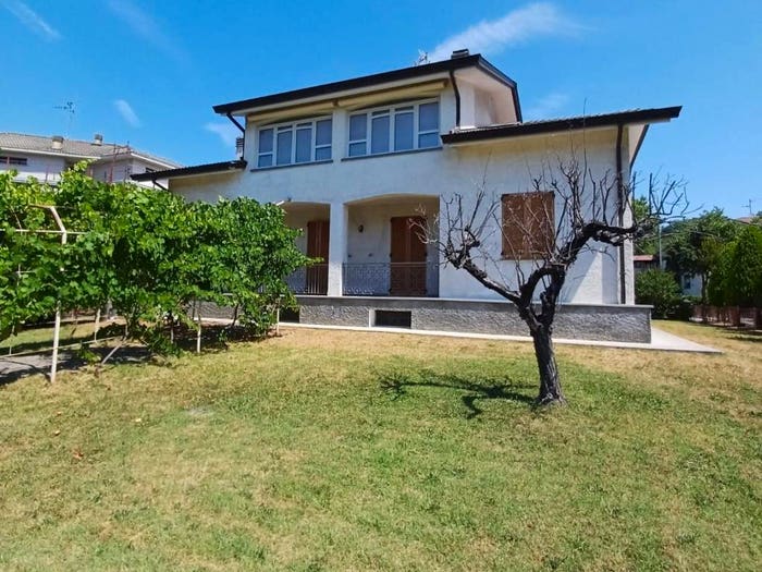 Casa con 6 locali in vendita in Via delle Ginestre, Varano de' Melegari