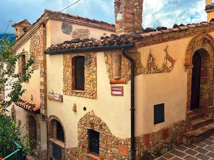 Casa con 6 locali in vendita in Via Biagio Rossetti, Centro, Farindola