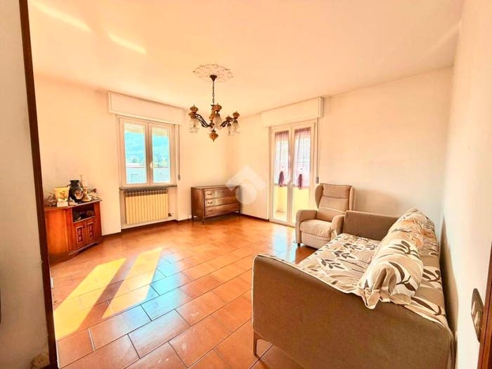 Appartamento quadrilocale in vendita in Via rondinera, Centro, Rogno
