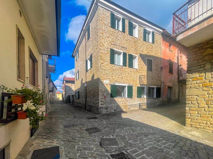 Casa con 6 locali in vendita in Via Marte, Castino