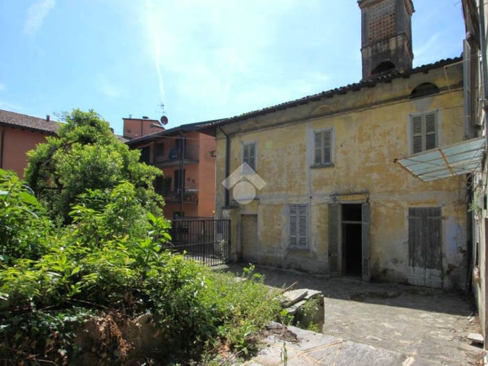 Casa con 6 locali in vendita in Via Vittorio Veneto, Rovagnate, La Valletta Brianza