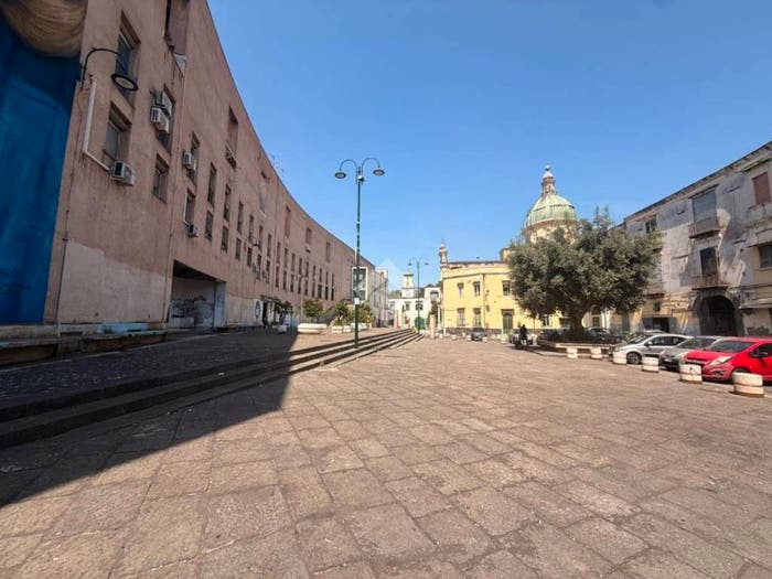 Appartamento trilocale in vendita in Via Francesco Agello, Capodichino, Napoli