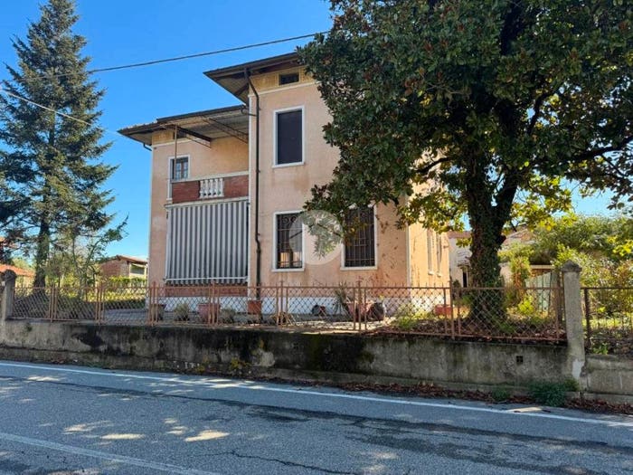 Casa con 6 locali in vendita in Via Martiri della Libertà, Centro, Mottalciata