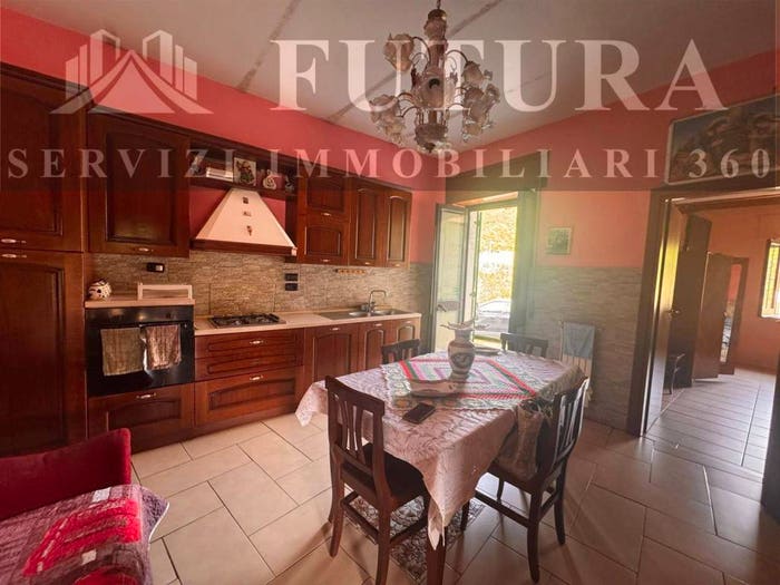 Casa quadrilocale in vendita in Contrada Giunture, Altavilla Irpina