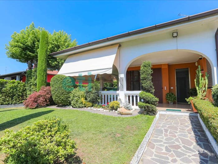 Casa quadrilocale in vendita in Via Cristoforo Colombo Fombio, Centro, Fombio