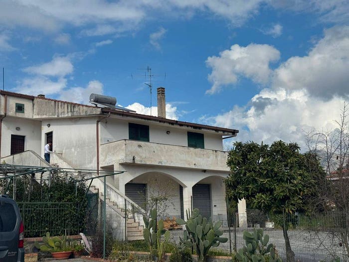 Casa con 6 locali in vendita in Via Piana, Centola