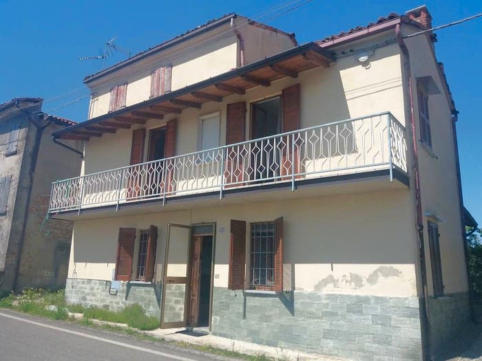 Casa quadrilocale in vendita in Frazione Cerizzola, Montù Beccaria