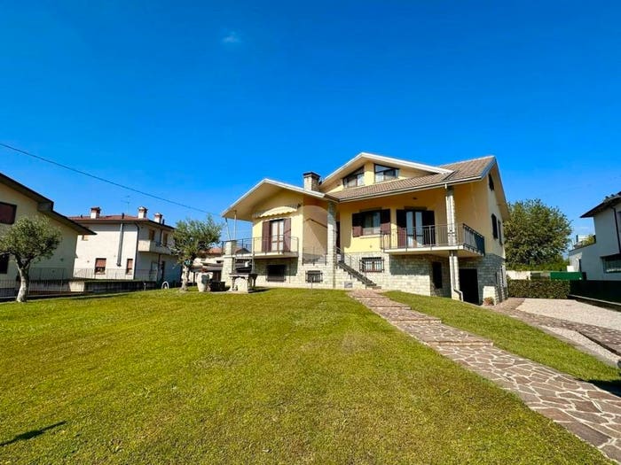 Casa con 6 locali in vendita in Via Serafino Biffi, Centro, Castelli Calepio