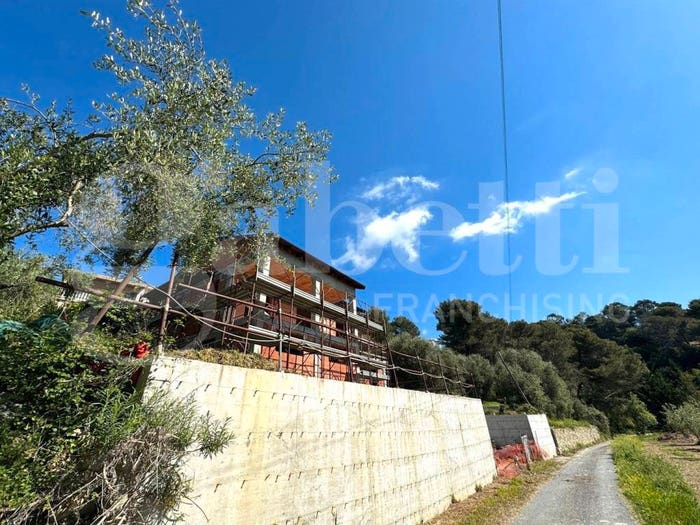 Casa trilocale in vendita in Via Del Santo, San Bartolomeo, Andora