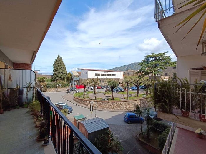 Appartamento quadrilocale in vendita in Viale Don Giovanni Minzoni, Centro, Sant'Agnello