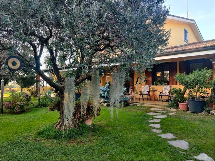 Casa con 6 locali in vendita in Via Foresto, Centro, Montebelluna