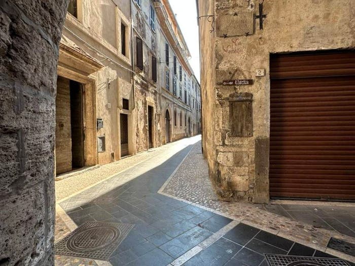 Appartamento con 6 locali in vendita in Via Antonio Gramsci, Centro, Orte