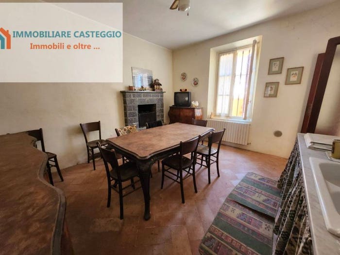 Casa quadrilocale in vendita in Via Roma, Corvino San Quirico