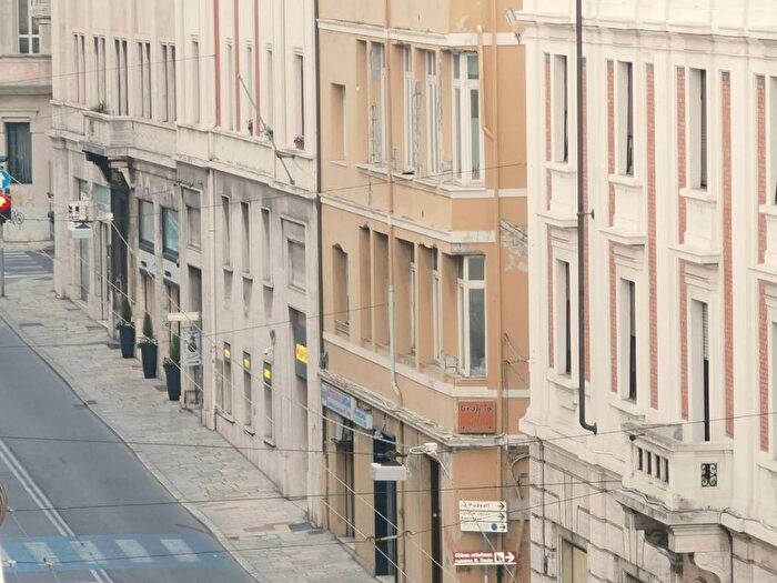 Casa quadrilocale in vendita in Corsi, Ancona