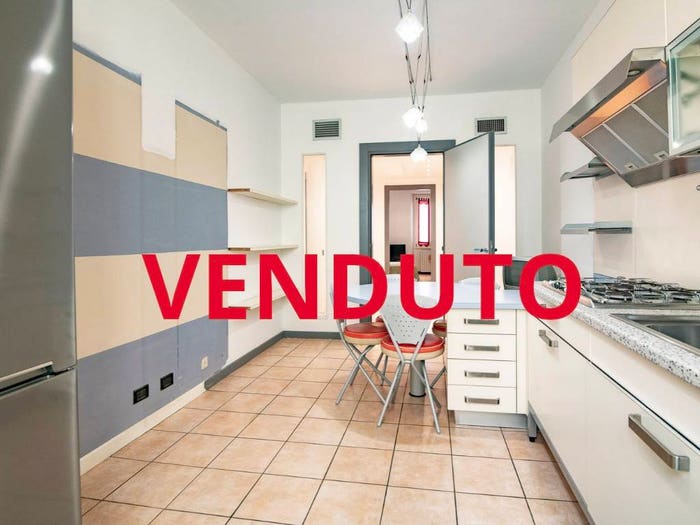 Appartamento trilocale in vendita in Via Volturno, Centro Storico, Pavia
