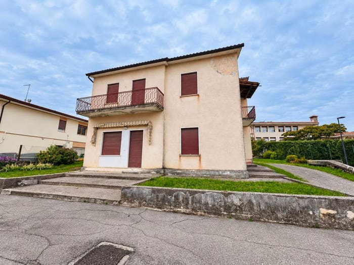 Casa quadrilocale in vendita in Via Papa Giovanni XXIII, Centro, Castelcucco
