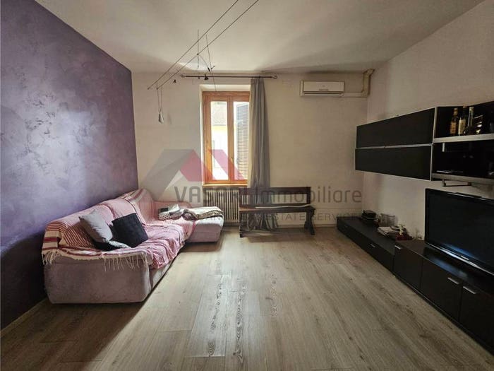 Casa con 6 locali in vendita in Via Marco Perennio, Arezzo