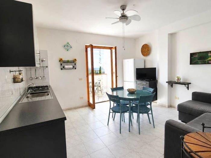 Appartamento trilocale in vendita in via Torre, Marina Di Casal Velino, Casal Velino